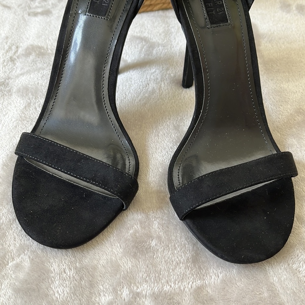 Black heels 8 - Picture 7 of 14